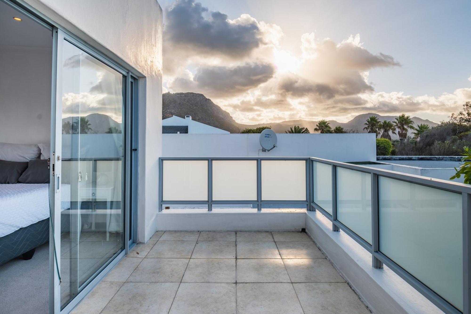 Apartment Near Pool Mountain Views On Canal Kapstadt