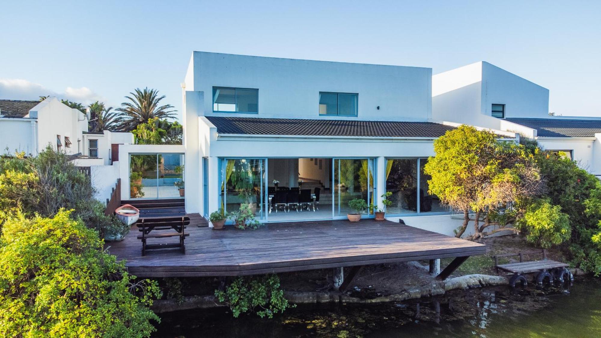 Near Pool Mountain Views On Canal Apartment Kapstadt