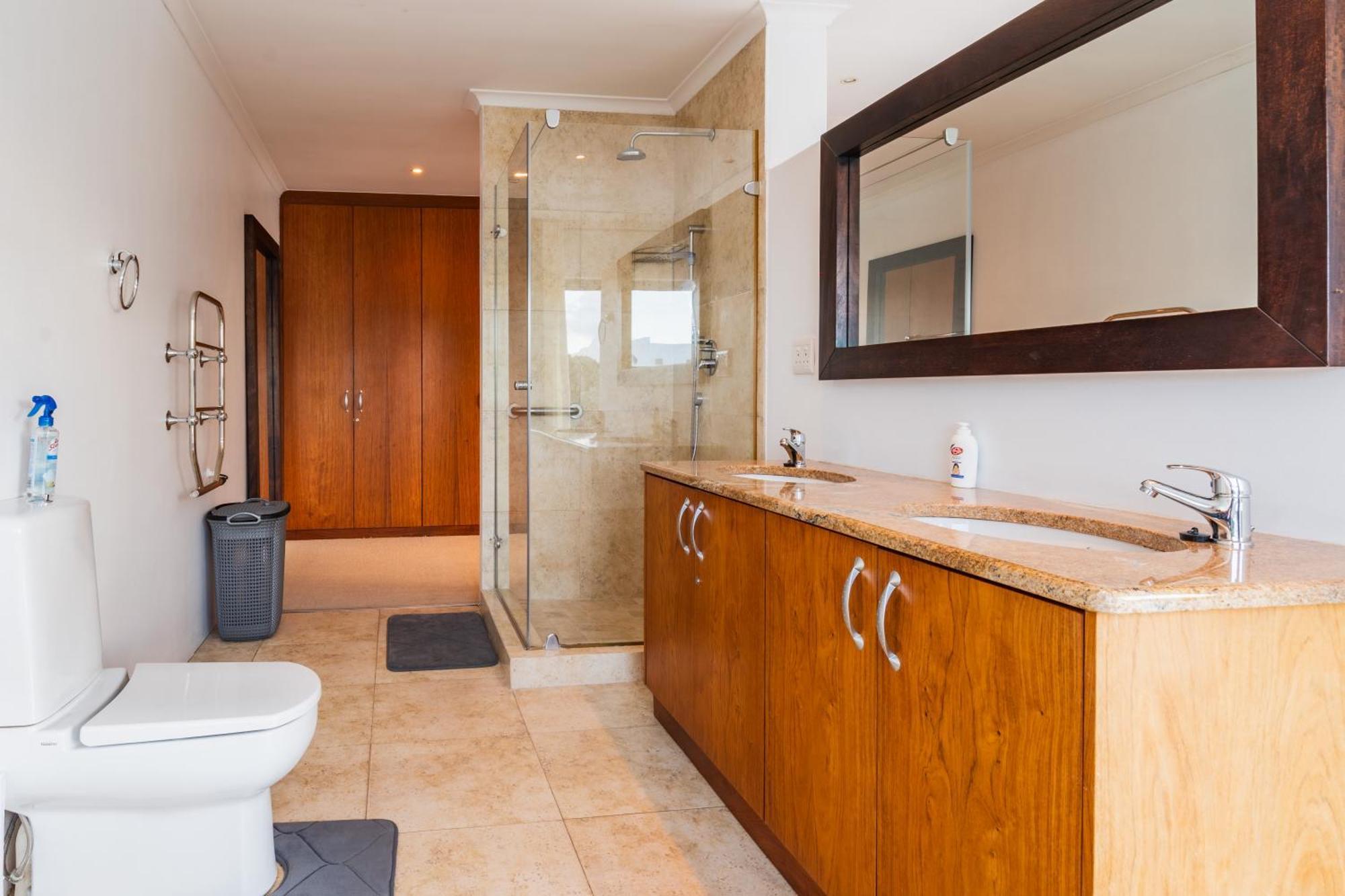 Near Pool Mountain Views On Canal Apartment Kapstadt