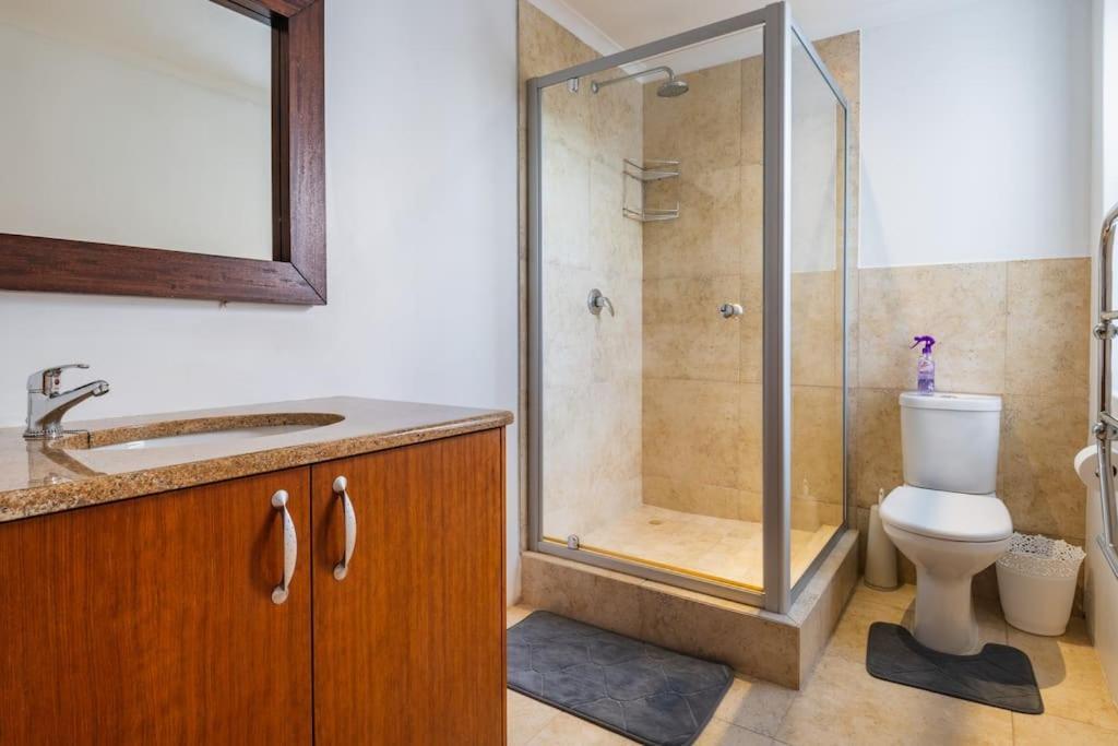 Near Pool Mountain Views On Canal Apartment Kapstadt