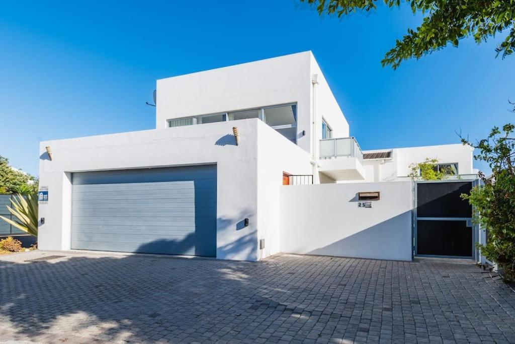 Apartment Near Pool Mountain Views On Canal *